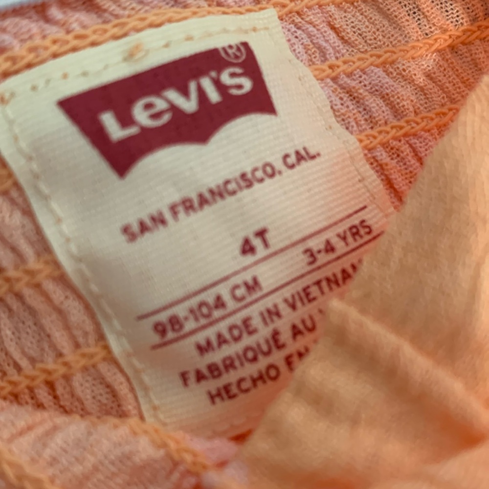 Levi's Two Piece Peach Floral Outfit - Picture 8 of 8
